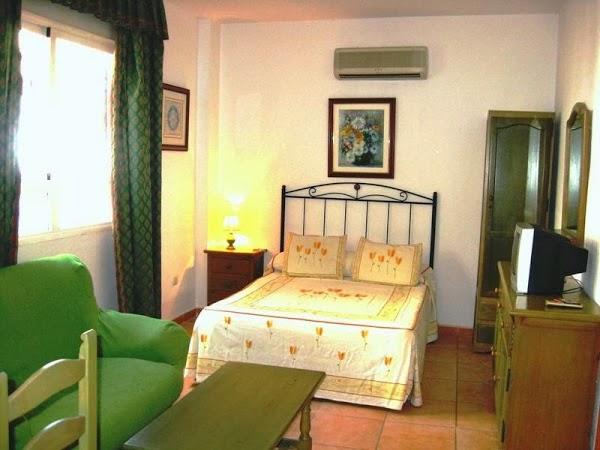 Imagen 6 St Bernard's Roman Catholic Parish Church foto