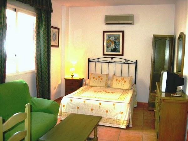 Imagen 8 St Bernard's Roman Catholic Parish Church foto