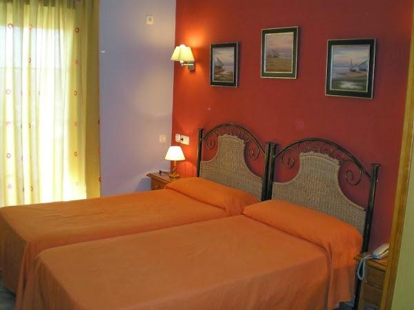 Imagen 13 Happy Hostal Carrales foto