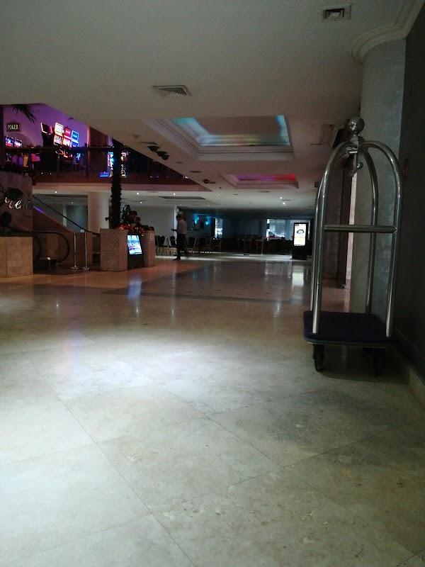 Imagen 56 Centro Comercial Alzamora foto