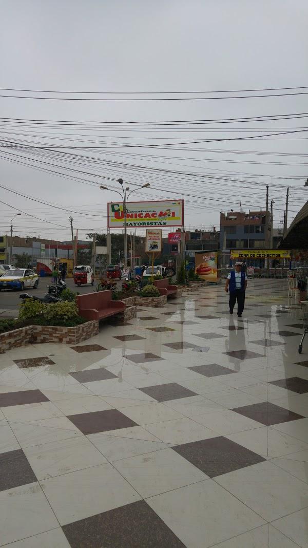 Imagen 12 Complejo Comercial Unicachi foto