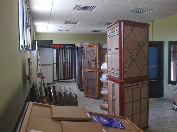 Imagen 4 TIENDA HÍPICA CANALON,Piensos Pajareria Biona foto