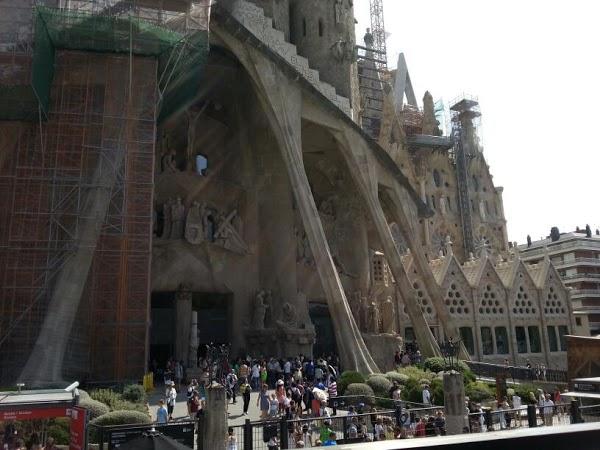 Imagen 5 Plaça de la Sagrada Família foto