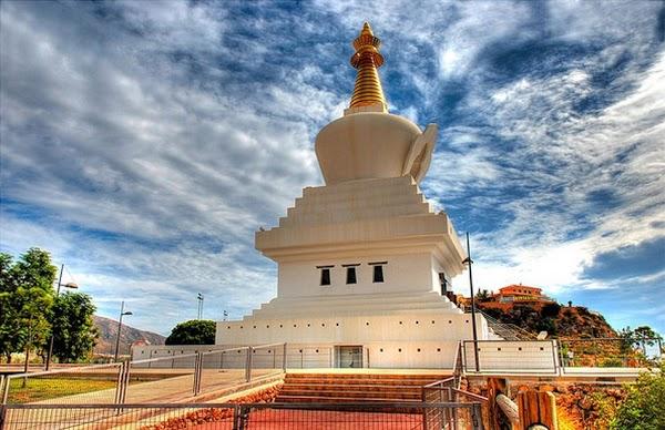 Imagen 1 Stupa de la Iluminación en Benalmádena foto