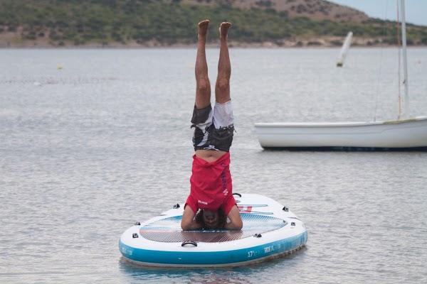 Imagen 50 Black & White Lounge Bar Music foto