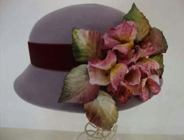 Imagen 167 Carmen L. Mena Pamelas y Tocados foto