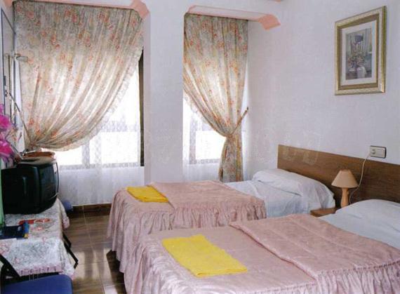 Imagen 15 FARMACIA NUEVA LA VERA foto