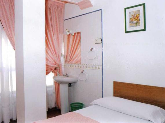 Imagen 8 FARMACIA NUEVA LA VERA foto