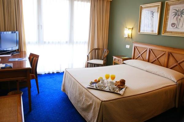 Imagen 9 H by David Rodríguez (antes Homenaje Tapas) foto