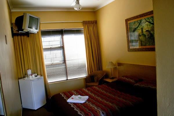 Imagen 6 St Philip the Apostle Church foto