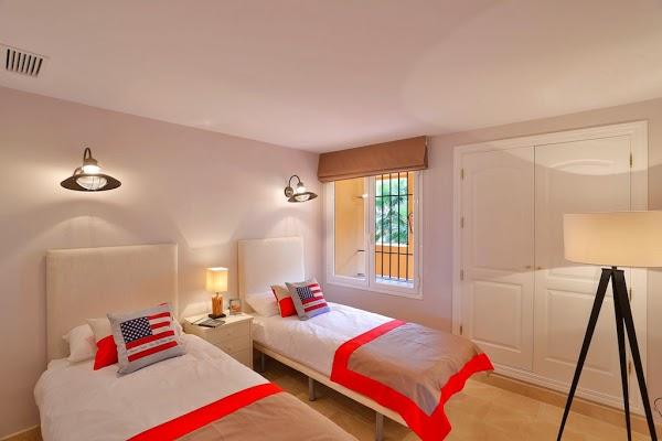 Imagen 7 Mad About Furniture foto